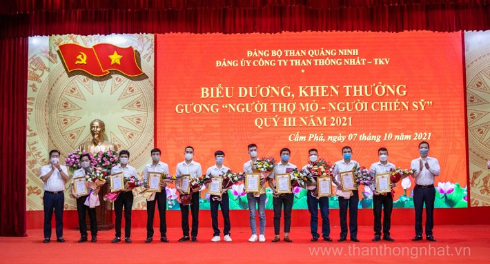 Biểu dương, khen thưởng gương “Người thợ mỏ - Người chiến sỹ” Quý III/2021