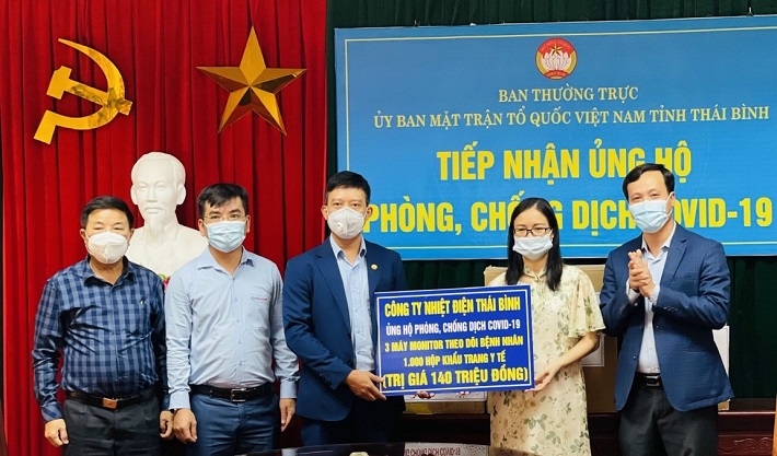 Công ty Nhiệt điện Thái Bình ủng hộ thiết bị y tế chung tay phòng, chống dịch COVID-19