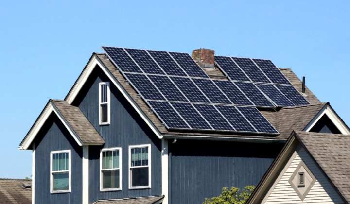 Các yếu tố ảnh hưởng đến quyết định sử dụng hệ thống điện mặt trời mái nhà của người dân thành phố Hồ Chí Minh