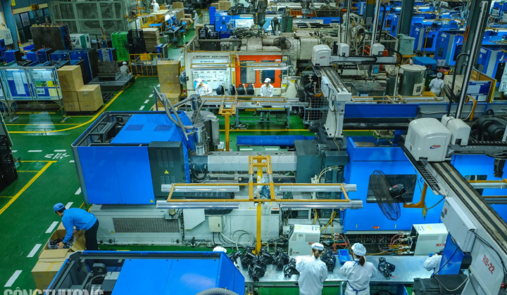 Tháng 10/2021: Sản xuất công nghiệp khởi sắc, xuất nhập khẩu nhộn nhịp trở lại