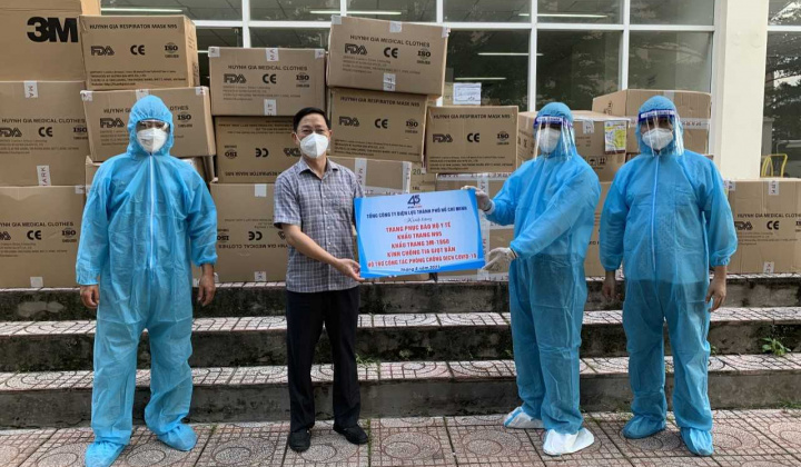 EVNHCMC tiếp tục ủng hộ 9 tỷ đồng cho các bệnh viện tuyến đầu chống dịch