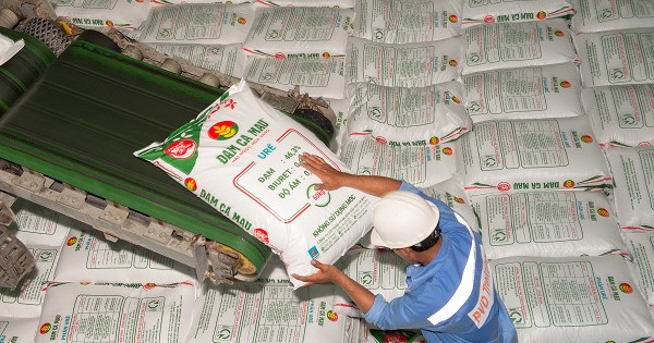 Phân bón Cà Mau cán mốc 8 triệu tấn urê