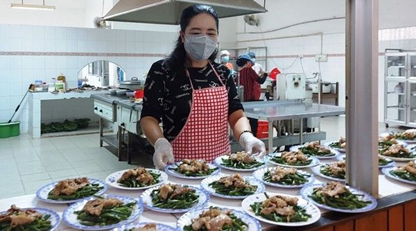 Hỗ trợ bữa ăn cho lao động thực hiện “1 cung đường 2 điểm đến”