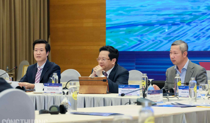 Phát triển năng lượng sạch bằng đột phá công nghệ và đòn bẩy chính sách