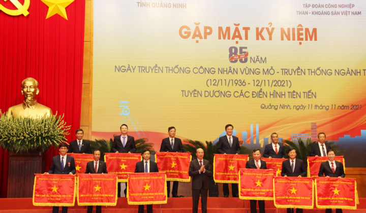 Sáng mãi ngọn lửa truyền thống "Kỷ luật và Đồng tâm"