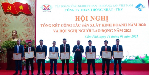 Than Thống Nhất : 5 tập thể và 13 cá nhân được tặng bằng khen của Chủ tịch Ủy ban Quản lý vốn Nhà nước tại doanh nghiệp