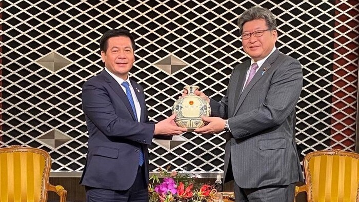 Bộ trưởng Nguyễn Hồng Diên tiếp, làm việc với Ngài Koichi Hagiuda Bộ trưởng Bộ Kinh tế, Thương mại và Công nghiệp Nhật Bản