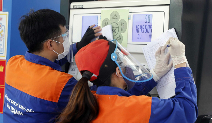 Giá xăng giảm hơn 1.000đồng/lít