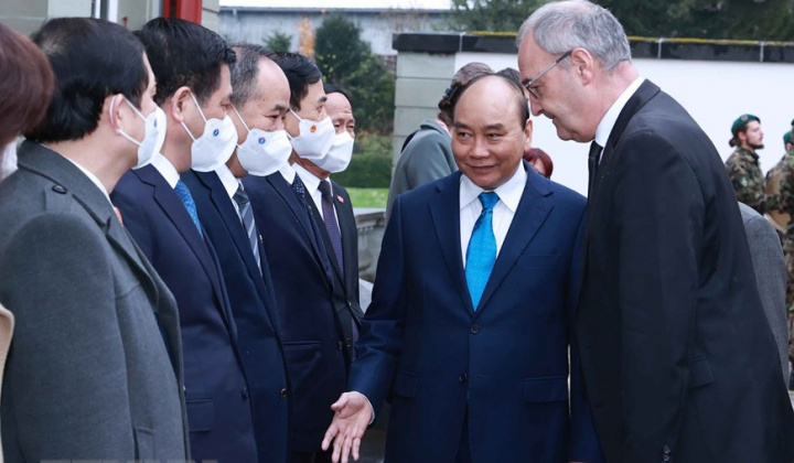 Chủ tịch nước đến Geneva, bắt đầu thăm chính thức Liên bang Thụy Sĩ