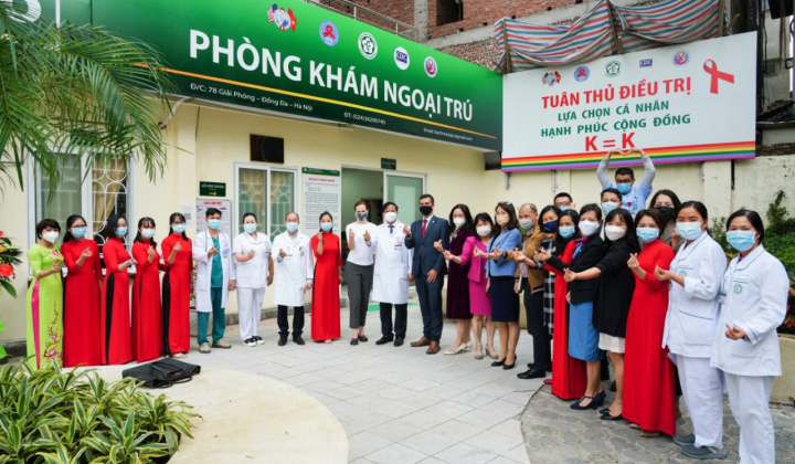 CDC Hoa Kỳ tại Việt Nam và Bệnh viện Bạch Mai hợp tác điều trị cho bệnh nhân HIV/AIDS