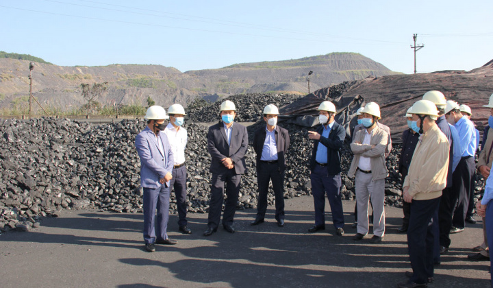 Lãnh đạo Tập đoàn TKV làm việc tại Công ty Than Quang Hanh