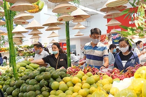 Nhiều siêu thị tăng lượng hàng hóa, khuyến mãi phục vụ Tết
