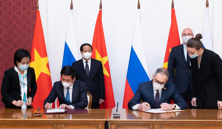 Việt Nam - Liên bang Nga: Tăng cường hợp tác về năng lượng và sản xuất phương tiện vận tải