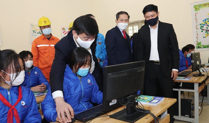 EVNNPC thắp sáng ước mơ cho học sinh nghèo vùng cao