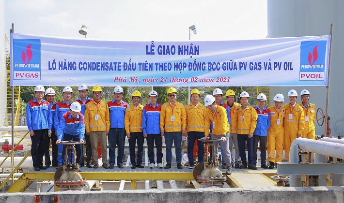 PV GAS và PVOIL giao nhận lô condensate đầu tiên theo hợp đồng BCC