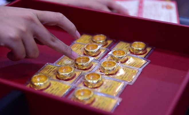 Giá vàng trong nước chịu áp lực giảm trở lại