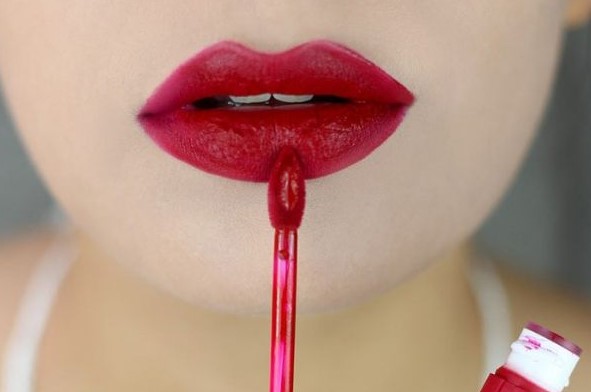 Cách đánh son môi đỏ để không bị lem