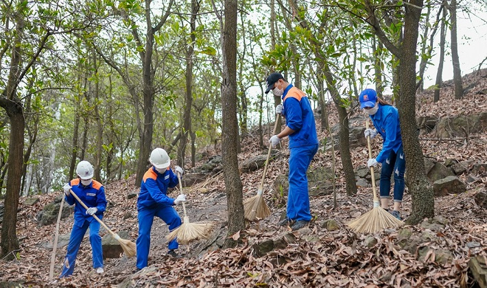 Cảng dầu B12: Ngày thứ 7 tình nguyện