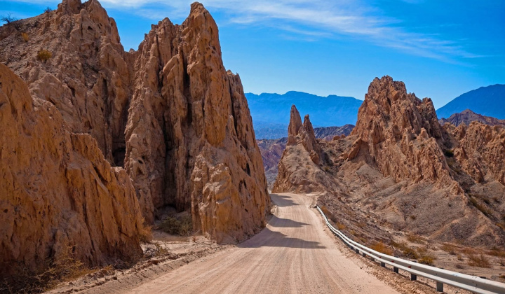 Bạn có muốn trải nghiệm trên những con đường nguy hiểm nhất thế giới