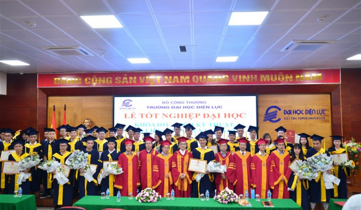 Trường Đại học Điện lực: Trang trọng Lễ tốt nghiệp Đại học chính quy khóa D11 - khối Kỹ thuật, D13 Liên thông và khóa cũ