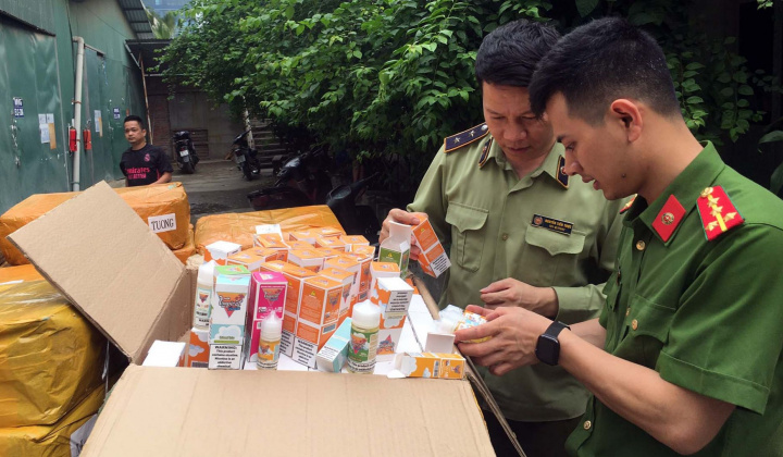 Thu giữ số lượng "khủng" tinh dầu thuốc lá điện tử không nguồn gốc