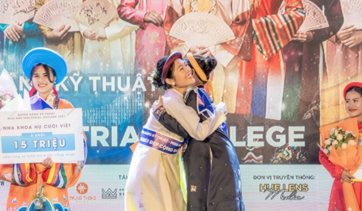 Sinh viên HueIC: Giỏi chuyên môn, kỹ thuật, duyên dáng và tài năng