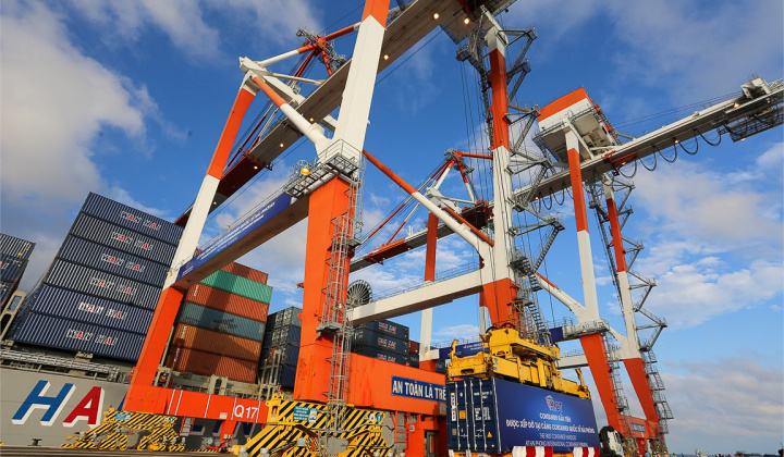 Thế giới tăng cường mua hàng từ Việt Nam, đẩy mạnh chuyển dịch khỏi Trung Quốc