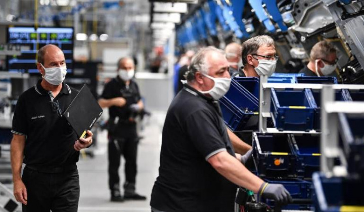 Hoạt động sản xuất chế tạo tại Eurozone tăng cao kỷ lục