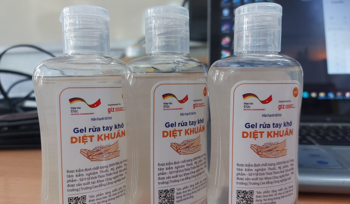 Khoa Công nghệ Hóa - Môi trường, HueIC hỗ trợ học sinh mùa dịch