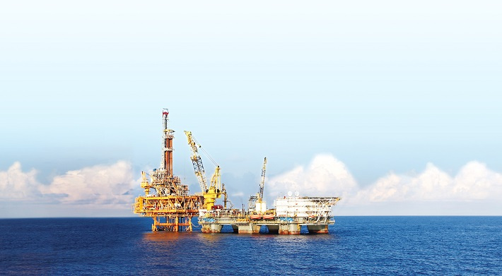 Giàn khoan tiếp trợ nửa nổi nửa chìm đầu tiên của Việt Nam chính thức ra khơi