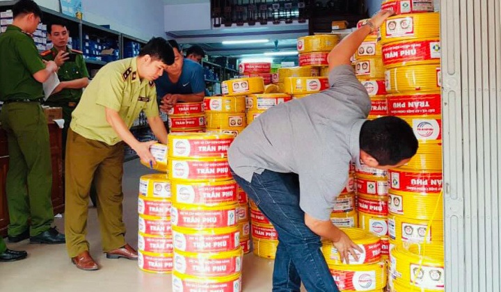 Chuyển hồ sơ sang công an điều tra vụ kinh doanh dây điện Trần Phú giả