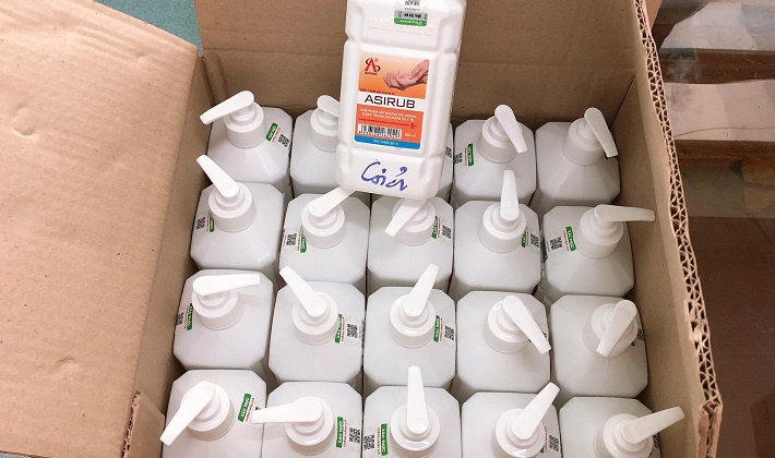 QLTT Hà Nội ngăn chặn kịp thời số lượng lớn nước rửa tay sát khuẩn giả nhãn hiệu ASIRUB