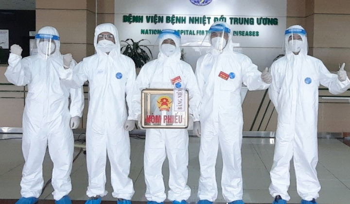 Bầu cử trong tâm dịch COVID-19: Ngập tràn tự hào, nghiêm túc tuân thủ quy định phòng dịch