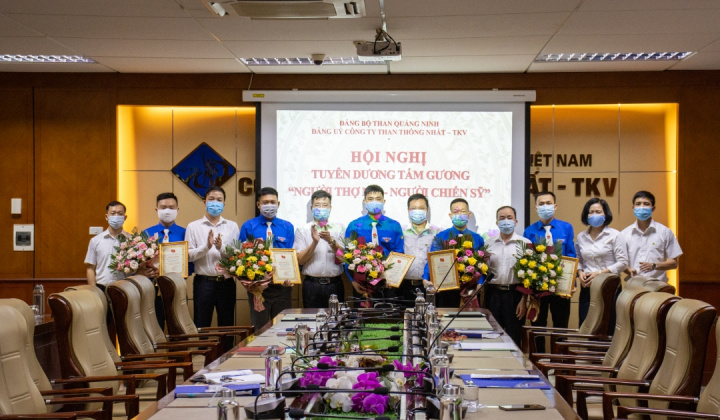 Than Thống Nhất: Tuyên dương tấm gương “Người thợ mỏ - Người chiến sỹ”