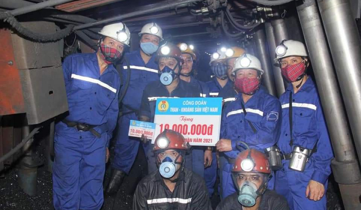 Công đoàn TKV: Thăm, tặng quà 131 tổ, đội, phân xưởng, công trường nhân Tháng Công nhân năm 2021