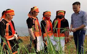 Đặc điểm của doanh nghiệp tác động đến phát triển thị trường lao động vùng dân tộc thiểu số và miền núi