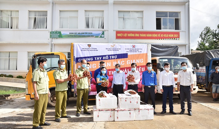 Công ty Nhôm Đắk Nông - TKV hỗ trợ tiêu thu 6 tấn vải thiều Bắc Giang