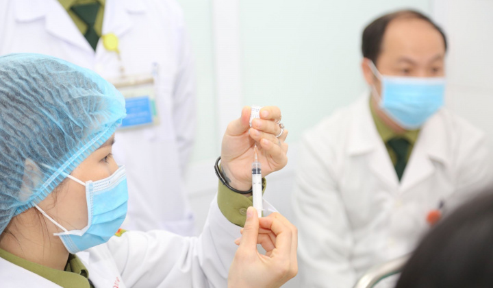 Tập huấn cách phân biệt vắc-xin phòng chống Covid-19 thật hay giả