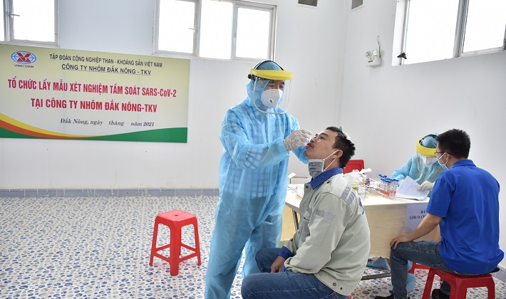Triển khai xét nghiệm SARS-CoV-2 cho người lao động tại Công ty Nhôm Đắk Nông - TKV
