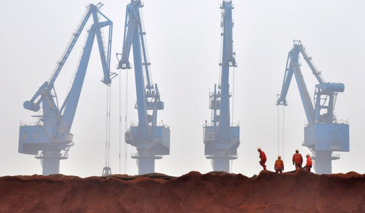 Giá quặng sắt hạ nhiệt khi lượng quặng sắt cập cảng Trung Quốc tăng lên