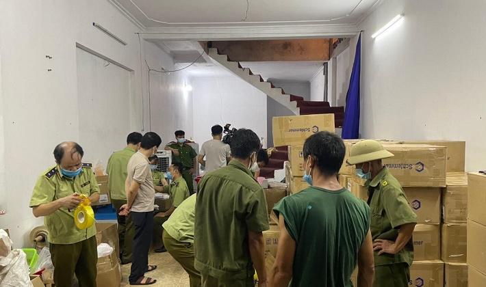 Hà Nội: Triệt phá kho mỹ phẩm có dấu hiệu bị làm giả