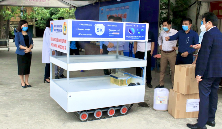 Chế tạo Robot vận chuyển nhu yếu phẩm phục vụ phòng, chống dịch Covid-19