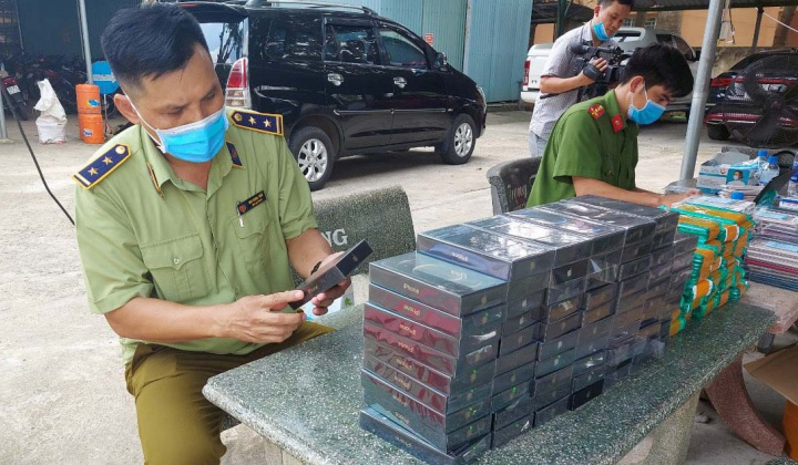 Bắt giữ trên 7.500 điện thoại di động có dấu hiệu nhập lậu