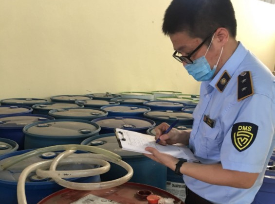 Thanh Hóa: Kiểm tra cơ sở sản xuất phụ gia bảo vệ động cơ xe máy có dấu hiệu giả mạo xuất xứ