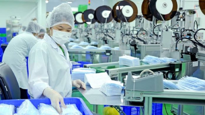 Vì sao thu từ hoạt động xuất nhập khẩu tăng gần 40%?