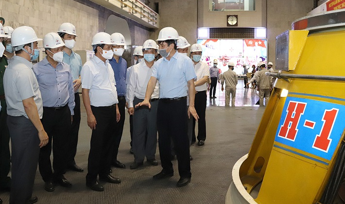 Chú trọng đảm bảo vận hành an toàn hồ, đập thủy điện Hòa Bình trong mùa mưa bão