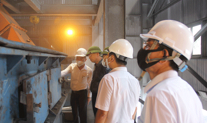 Lãnh đạo Tập đoàn TKV kiểm tra tình hình hoạt động sản xuất của Nhà máy Tuyển than Khe Chàm