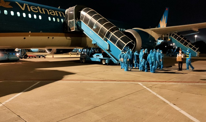 200 y bác sĩ từ 20 bệnh viện và trung tâm y tế đến miền Nam chống dịch