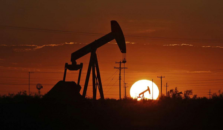 Giá dầu thô giằng co quanh mức 69 USD/thùng, tâm lý tiêu cực tiếp tục bao trùm thị trường