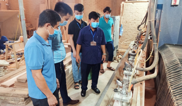 Trung tâm Phát triển Công Thương Vĩnh Phúc:Nghiệm thu đề án “Hỗ trợ kinh phí đầu tư máy móc trong sản xuất Mộc” tại cơ sở sản xuất Nguyễn Văn Tiến